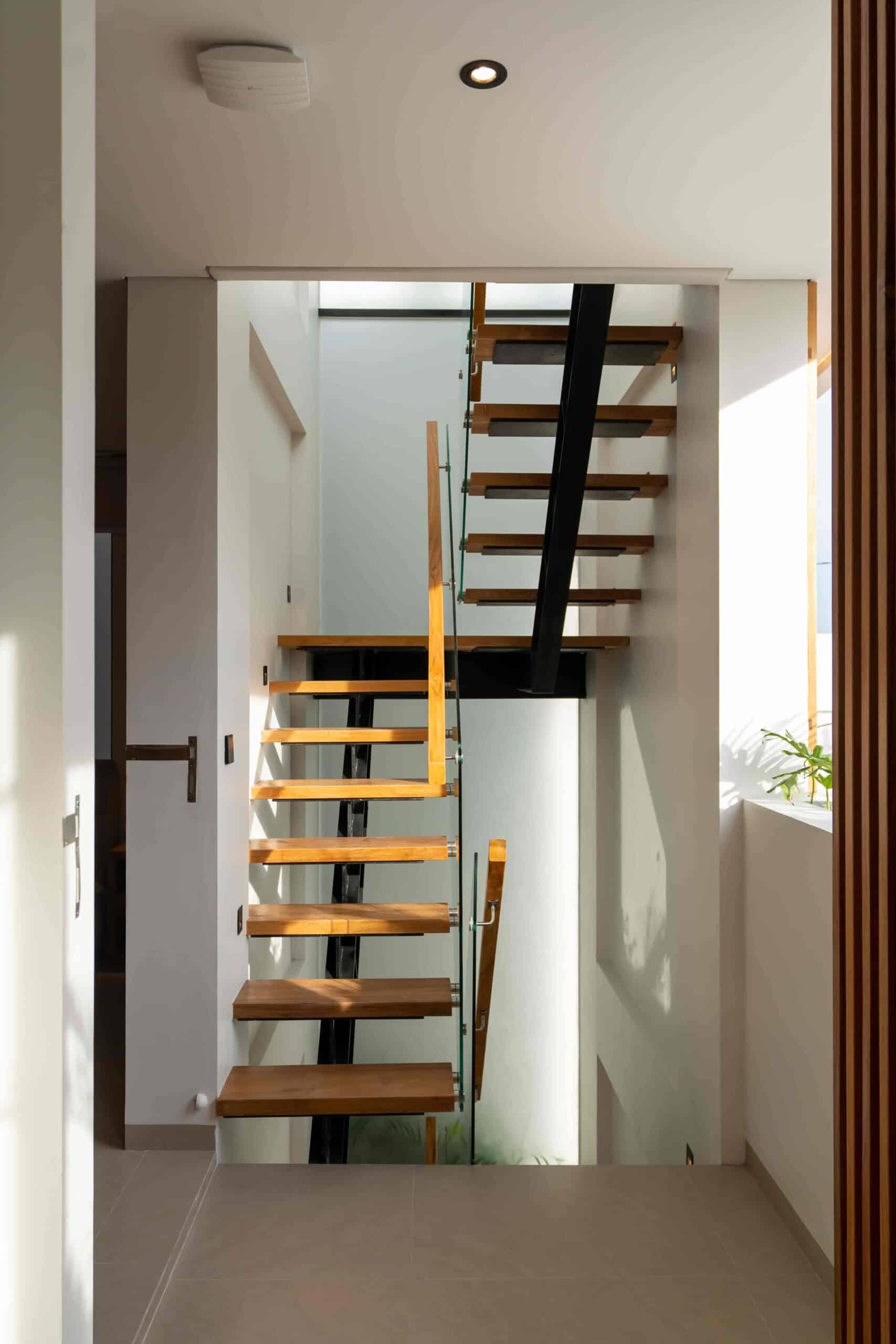 Tumbakbayuh II, stairs 2