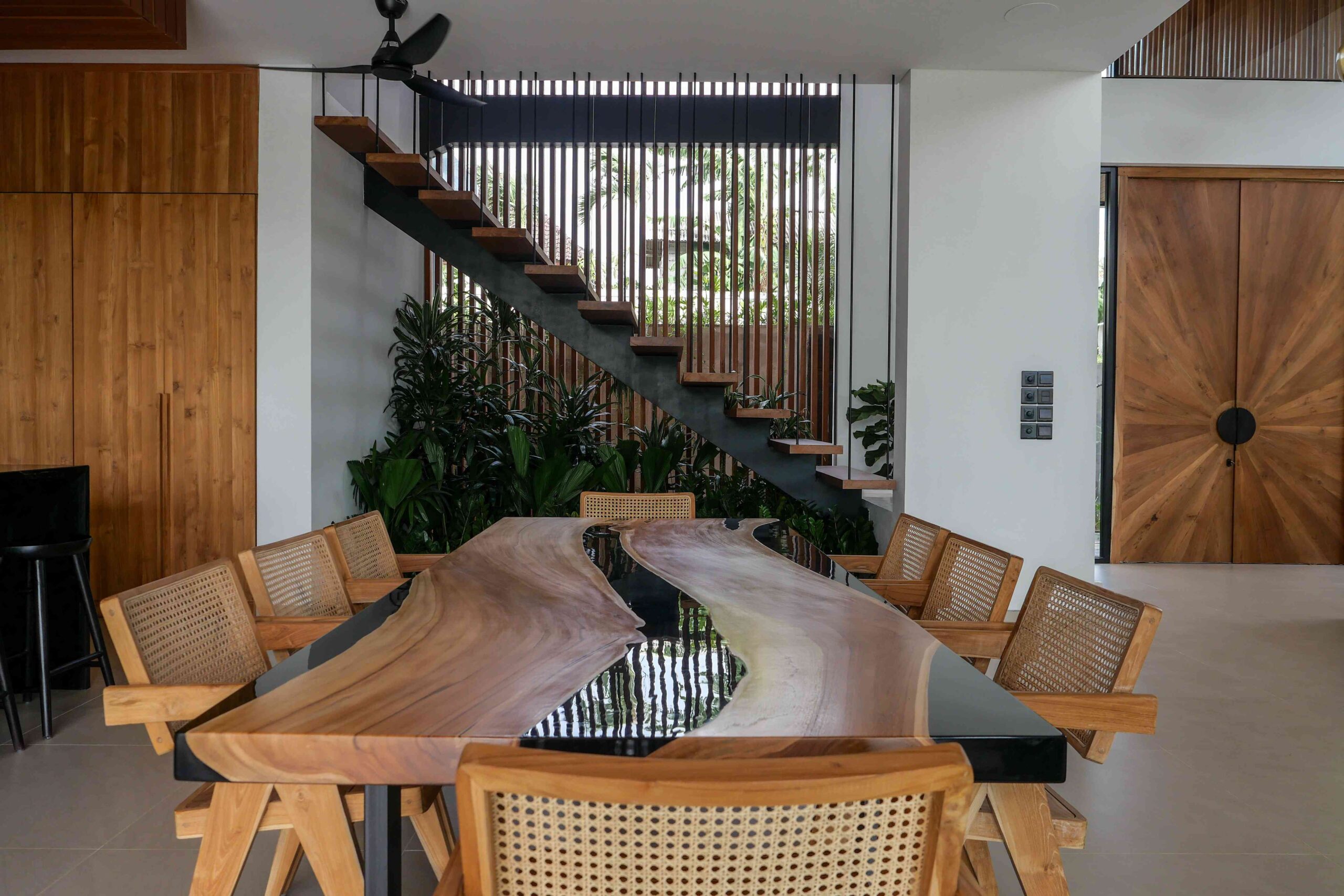 Betaka Villa Dining Room scaled